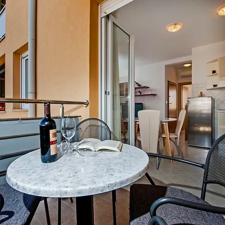 Massilia Apartment *